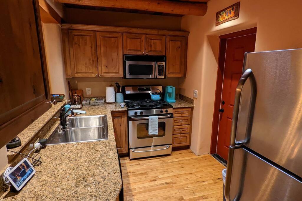 Enchanted Casita With Private Outdoor Hot Tub And Patio, Near Santa Fe Plaza, Sleeps 4 With Free Parking Eksteriør bilde